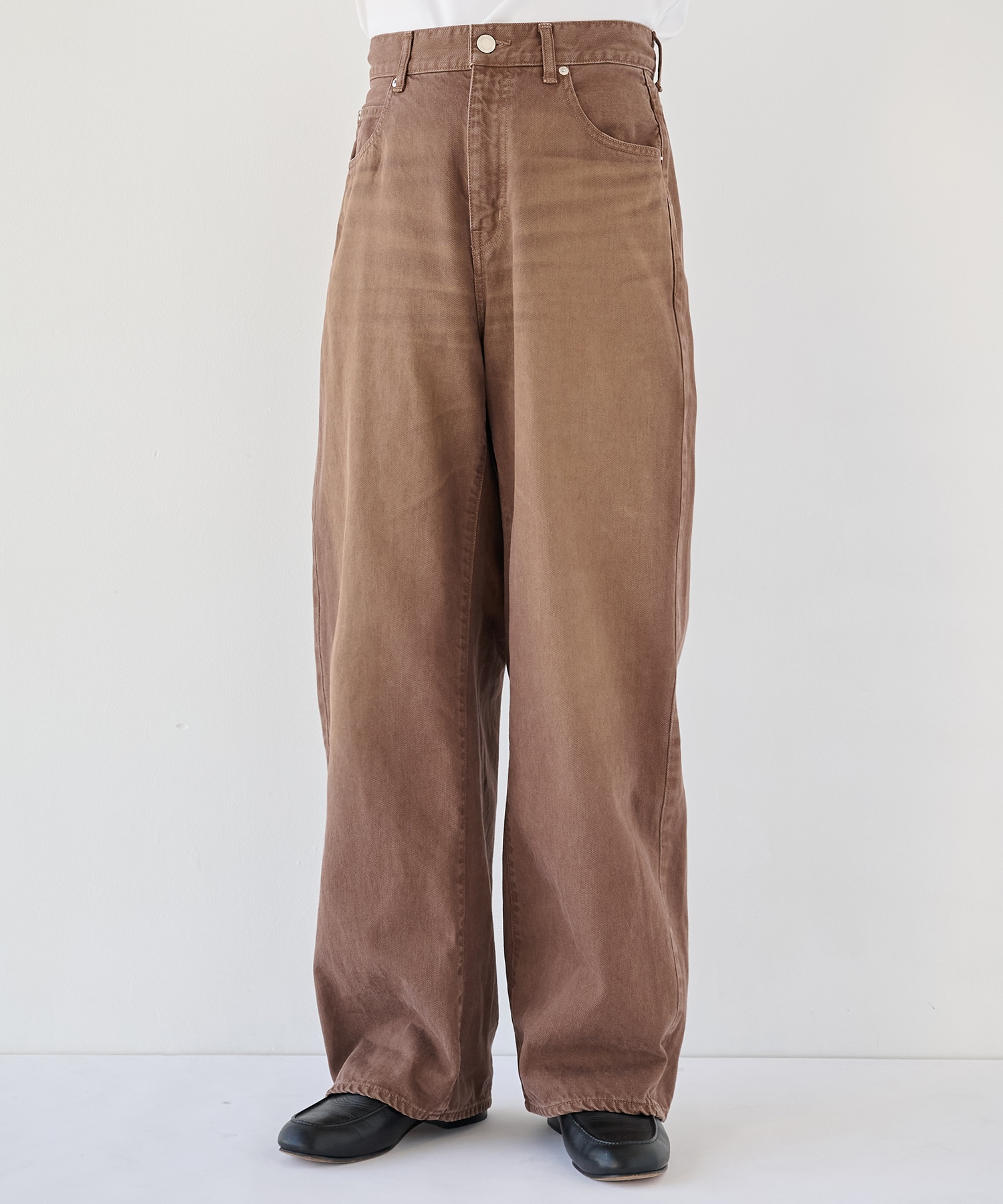 LIGHT BROWN