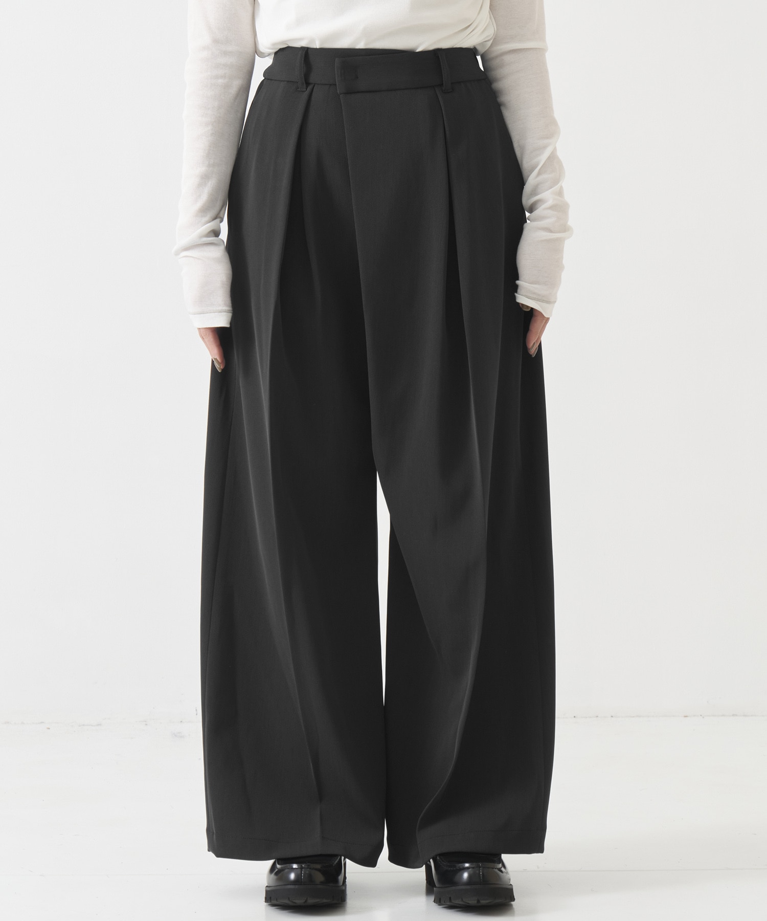 【残り僅か】シルキーツイルアシメタックパンツ