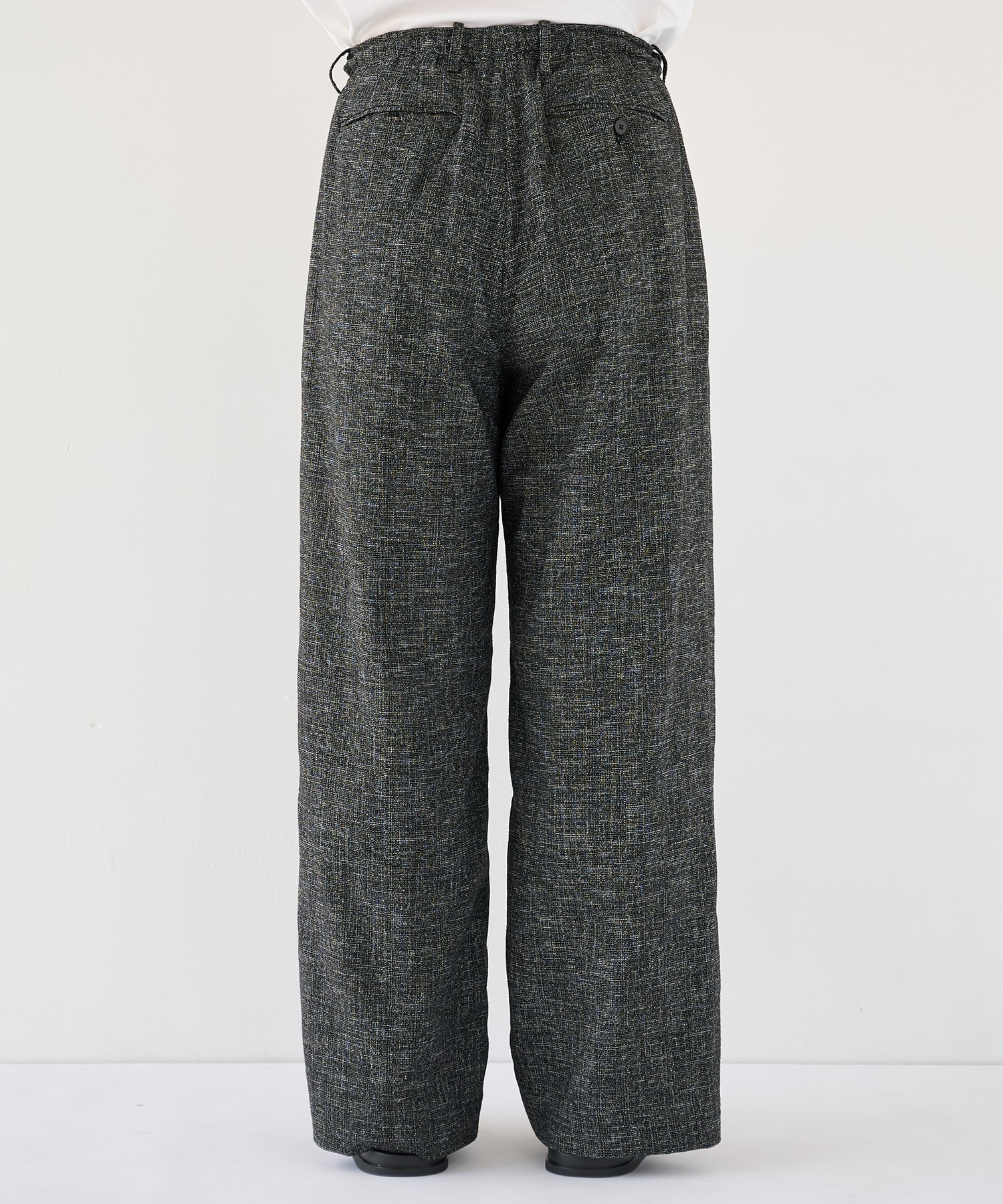 トリプルタックワイドパンツ