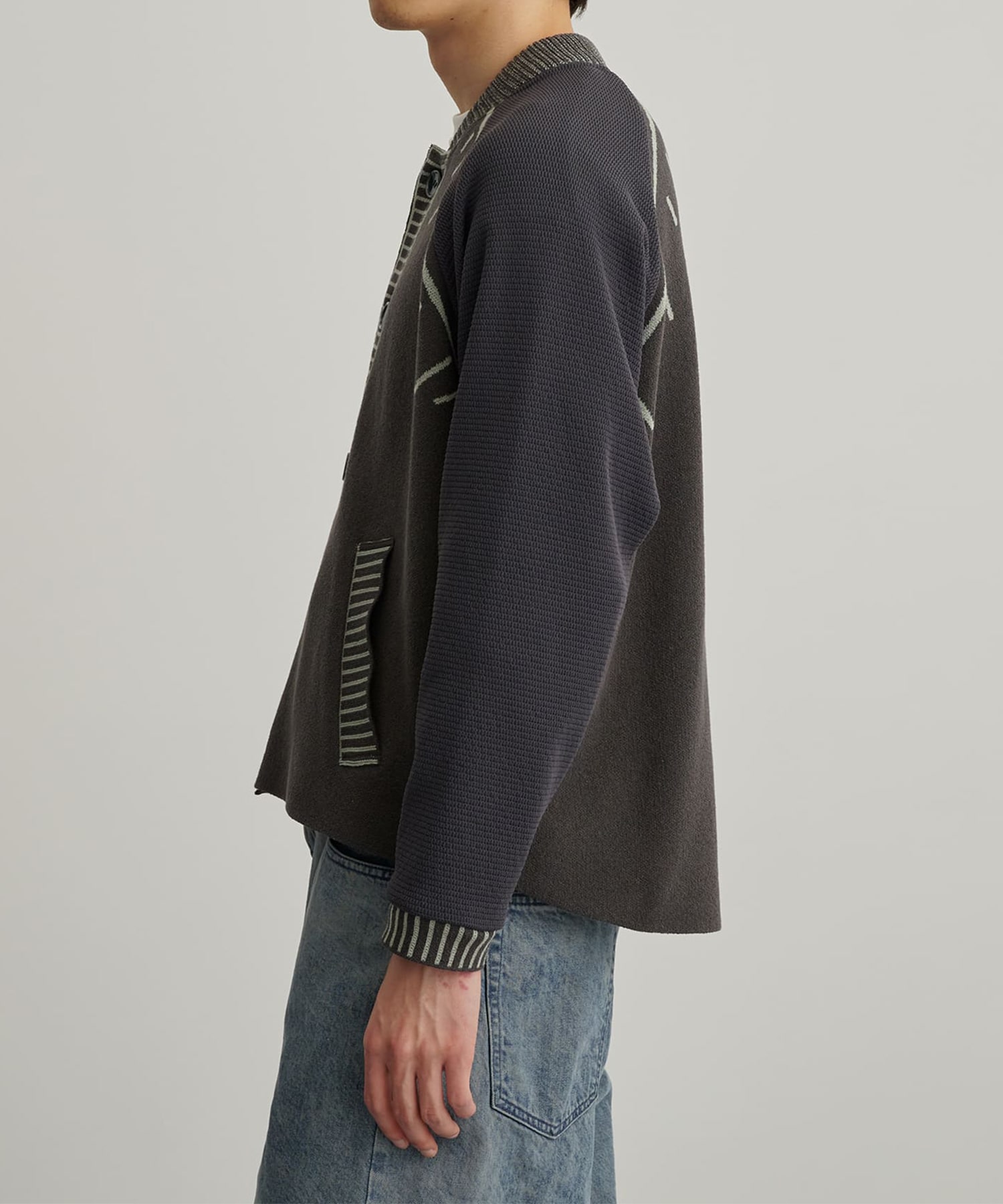 グラフィティ―ニットスタジャンカーデ